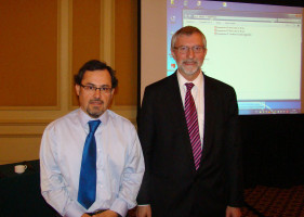 Orlando Jiménez, Director Ejecutivo del Centro de Excelencia CSIRO Chile junto a Gerhard Von Borries, Vicepresidente de Desarrollo de Negocios, Codelco